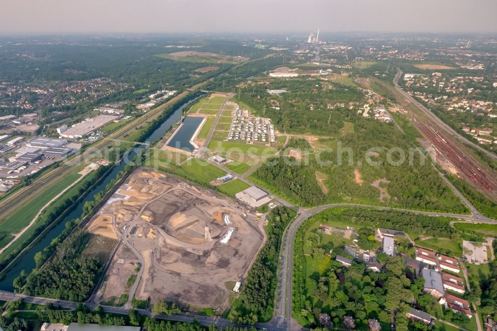 Aerial image Gelsenkirchen - Construction sites for new construction residential area of detached housing estate at Rhein-Herne-Kanal at the area of the formerly colliery Graf Bismarck in Gelsenkirchen-Bismarck in Gelsenkirchen in the state North Rhine-Westphalia