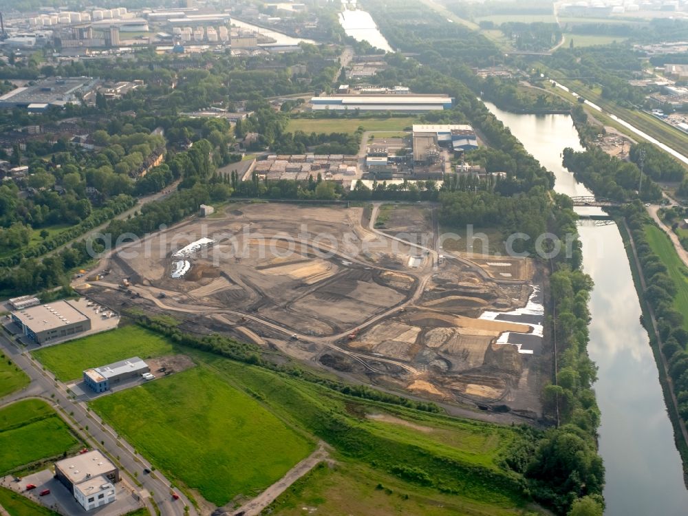 Aerial photograph Gelsenkirchen - Construction sites for new construction residential area of detached housing estate at Rhein-Herne-Kanal at the area of the formerly colliery Graf Bismarck in Gelsenkirchen-Bismarck in Gelsenkirchen in the state North Rhine-Westphalia