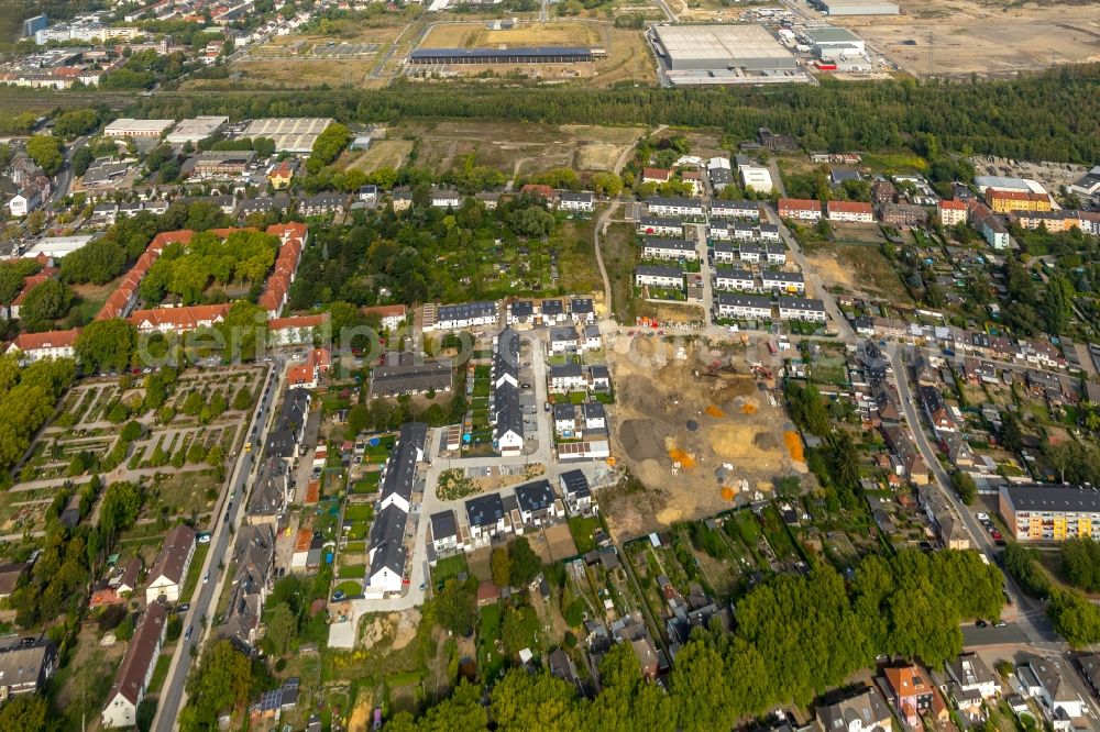 Gelsenkirchen from the bird's eye view: Construction sites for new construction residential area of detached housing estate entlong of Grollmonnstrasse and An of Luthenburg in Gelsenkirchen in the state North Rhine-Westphalia, Germany