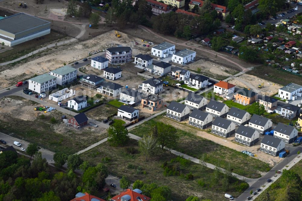 Aerial photograph Stahnsdorf - Construction sites for new construction residential area of detached housing estate on Heinrich-Zille-Strasse in Stahnsdorf in the state Brandenburg, Germany