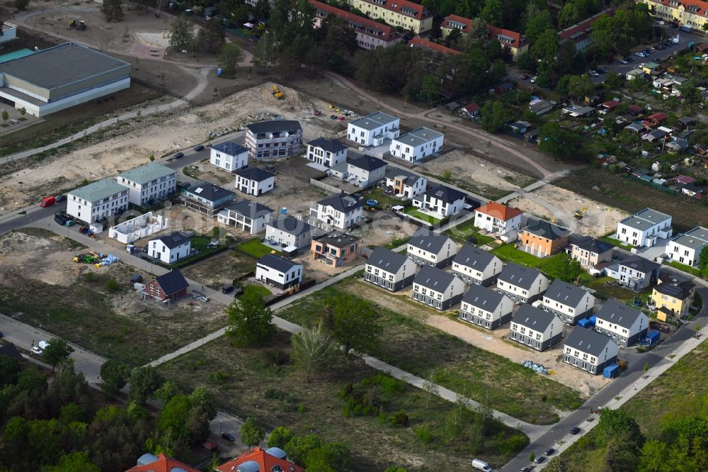 Stahnsdorf from above - Construction sites for new construction residential area of detached housing estate on Heinrich-Zille-Strasse in Stahnsdorf in the state Brandenburg, Germany