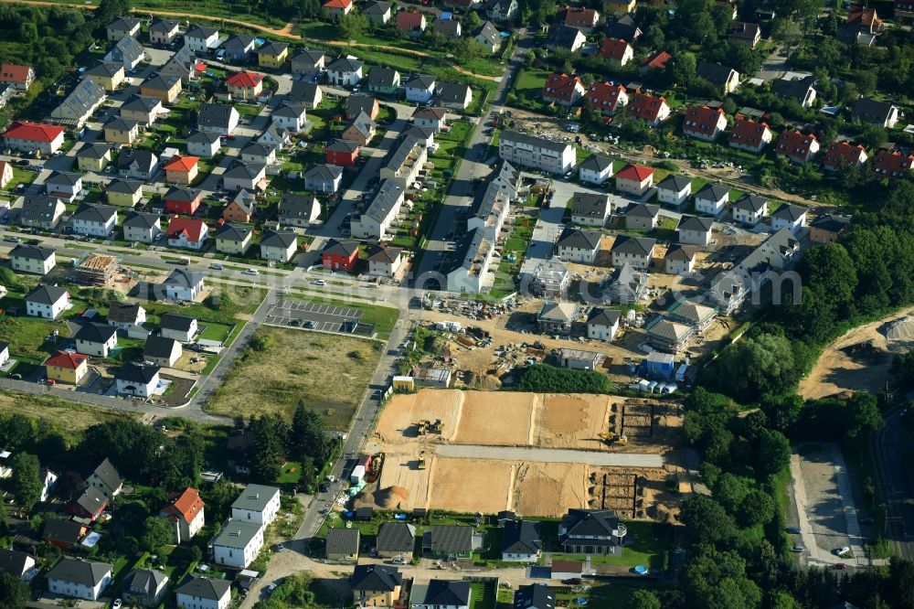 Aerial image Berlin - Construction sites for new construction residential area of detached housing estate Hermineweg - Malevkeweg in the district Mahlsdorf in Berlin, Germany