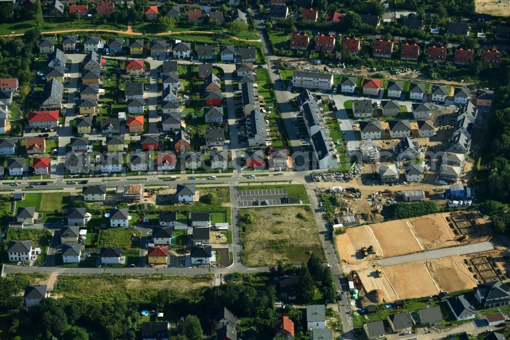 Aerial photograph Berlin - Construction sites for new construction residential area of detached housing estate Hermineweg - Malevkeweg in the district Mahlsdorf in Berlin, Germany