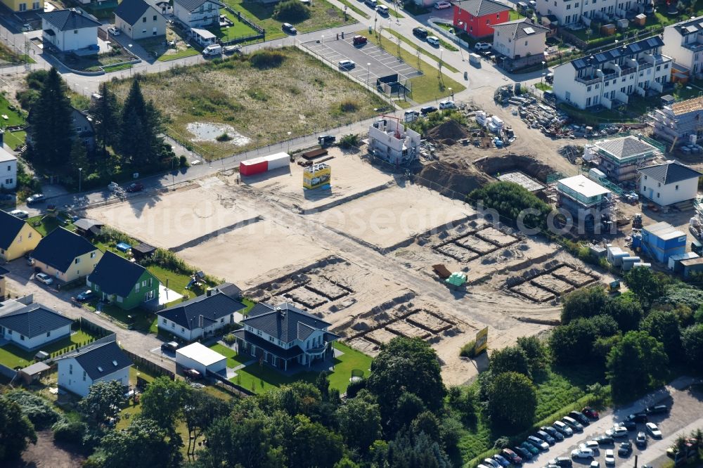 Aerial image Berlin - Construction sites for new construction residential area of detached housing estate Hermineweg - Theodorstrasse in the district Mahlsdorf in Berlin, Germany