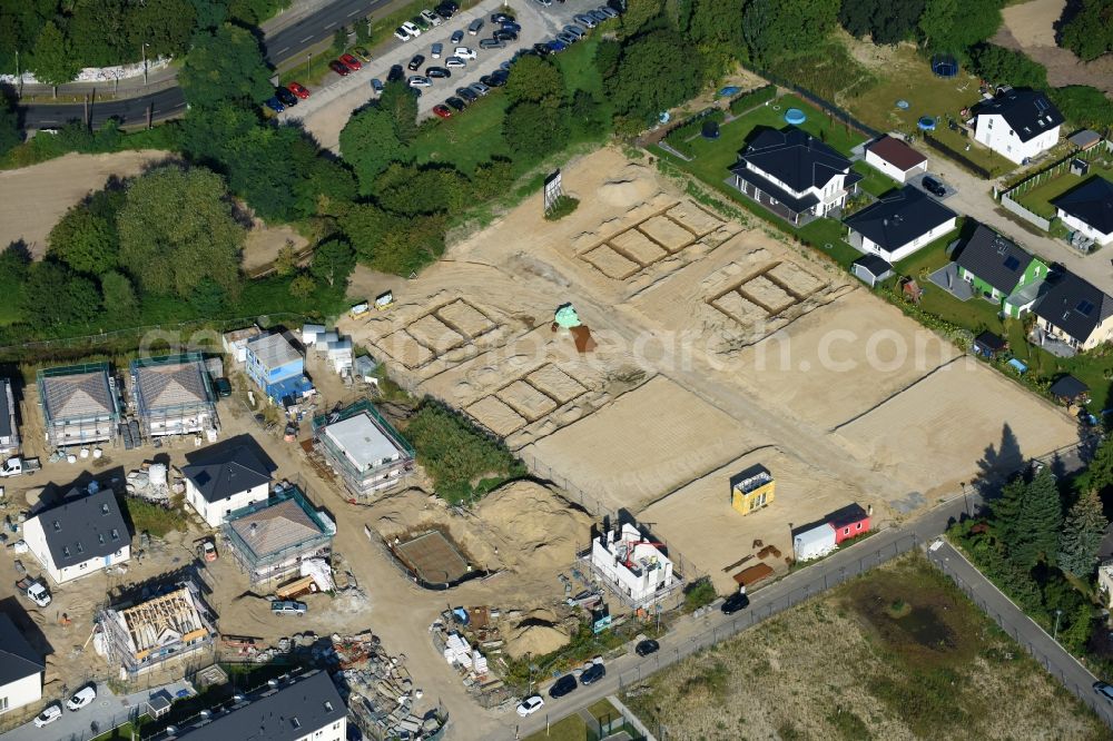 Aerial photograph Berlin - Construction sites for new construction residential area of detached housing estate Hermineweg - Theodorstrasse in the district Mahlsdorf in Berlin, Germany