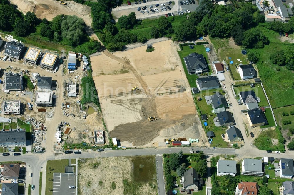 Aerial photograph Berlin - Construction sites for new construction residential area of detached housing estate Hermineweg - Theodorstrasse in the district Mahlsdorf in Berlin, Germany