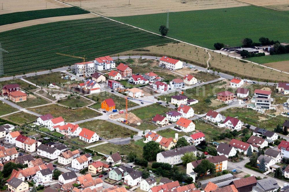 Kandel from the bird's eye view: Construction sites for new construction residential area of detached housing estate Am Hoehenweg in Kandel in the state Rhineland-Palatinate