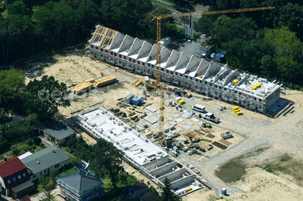 Berlin from above - Construction sites for new construction residential area of detached housing estate on Hultschiner Donm 292 in the district Mahlsdorf in Berlin, Germany