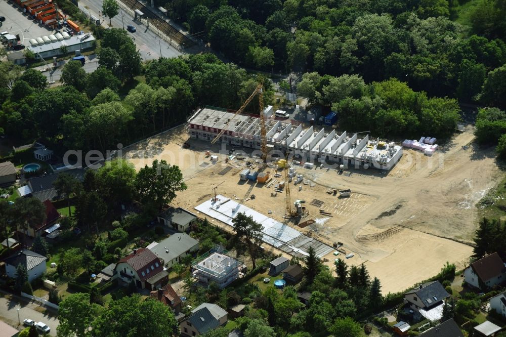 Berlin from above - Construction sites for new construction residential area of detached housing estate on Hultschiner Donm 292 in the district Mahlsdorf in Berlin, Germany