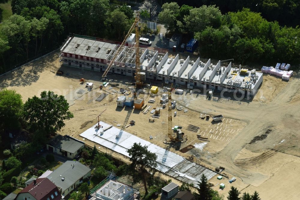 Berlin from the bird's eye view: Construction sites for new construction residential area of detached housing estate on Hultschiner Donm 292 in the district Mahlsdorf in Berlin, Germany