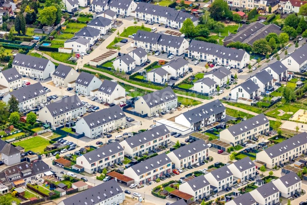 Aerial photograph Gelsenkirchen - Construction sites for new construction residential area of detached housing estate entlong of Grollmonnstrasse and An of Luthenburg in Gelsenkirchen at Ruhrgebiet in the state North Rhine-Westphalia, Germany