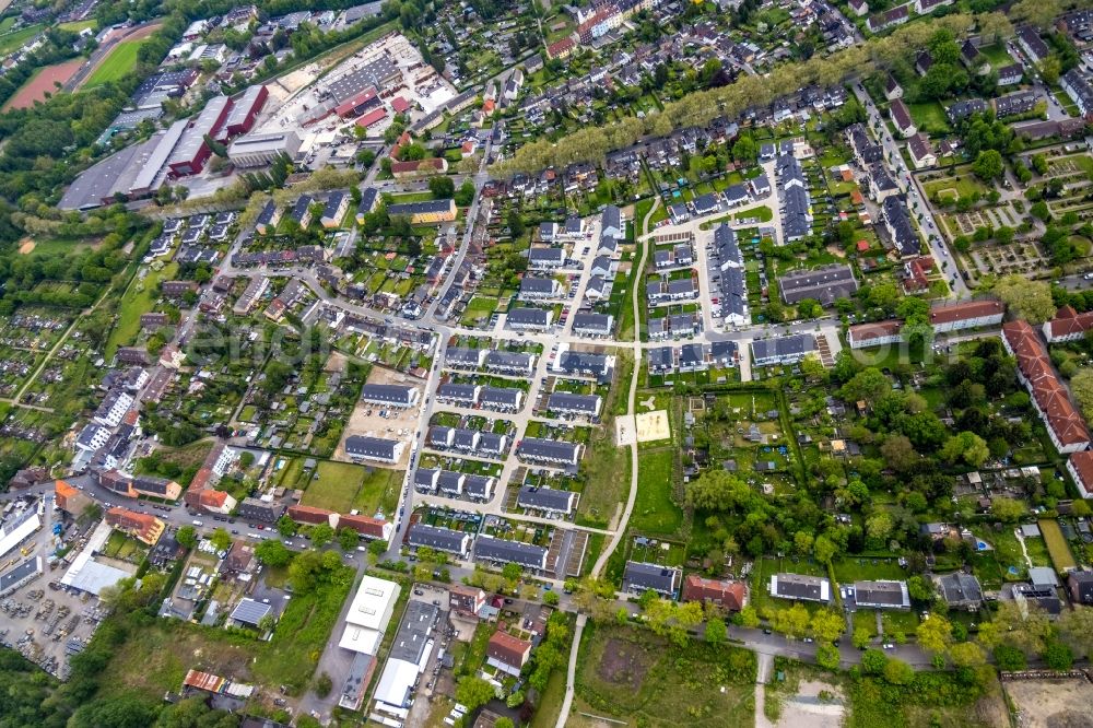 Gelsenkirchen from the bird's eye view: Construction sites for new construction residential area of detached housing estate entlong of Grollmonnstrasse and An of Luthenburg in Gelsenkirchen at Ruhrgebiet in the state North Rhine-Westphalia, Germany