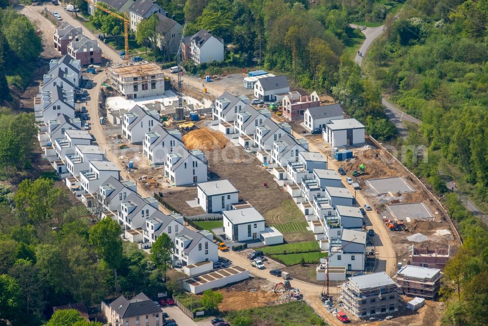 Bochum from the bird's eye view: Construction sites for new construction residential area of detached housing estate a?? Mark'scher Bogen a?? in Weitmar in Bochum in the state North Rhine-Westphalia, Germany