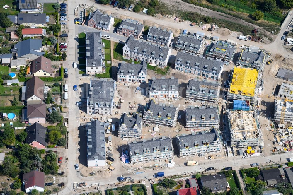 Berlin from above - Construction sites for new construction residential area of detached housing estate Moewenweg - Gruene Aue in the district Biesdorf in Berlin, Germany