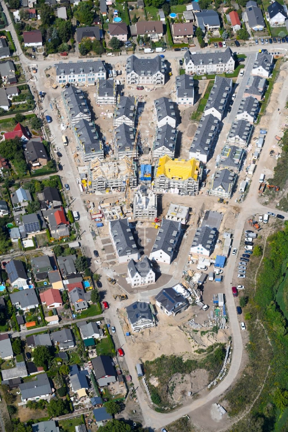 Berlin from above - Construction sites for new construction residential area of detached housing estate Moewenweg - Gruene Aue in the district Biesdorf in Berlin, Germany