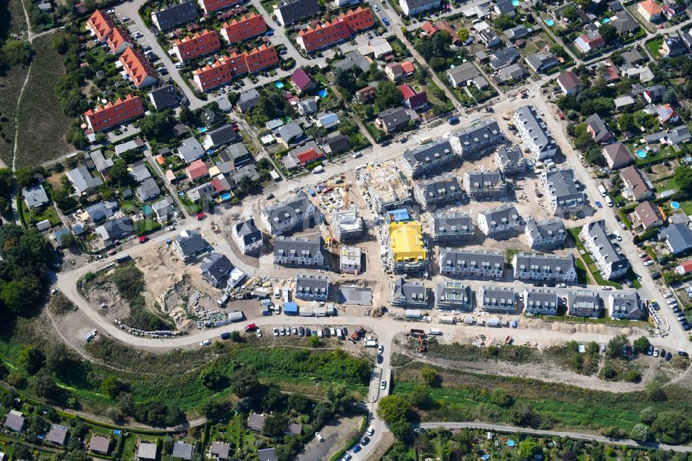 Berlin from above - Construction sites for new construction residential area of detached housing estate Moewenweg - Gruene Aue in the district Biesdorf in Berlin, Germany