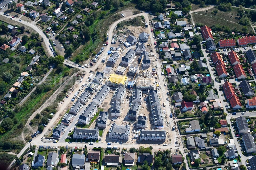 Berlin from the bird's eye view: Construction sites for new construction residential area of detached housing estate Moewenweg - Gruene Aue in the district Biesdorf in Berlin, Germany