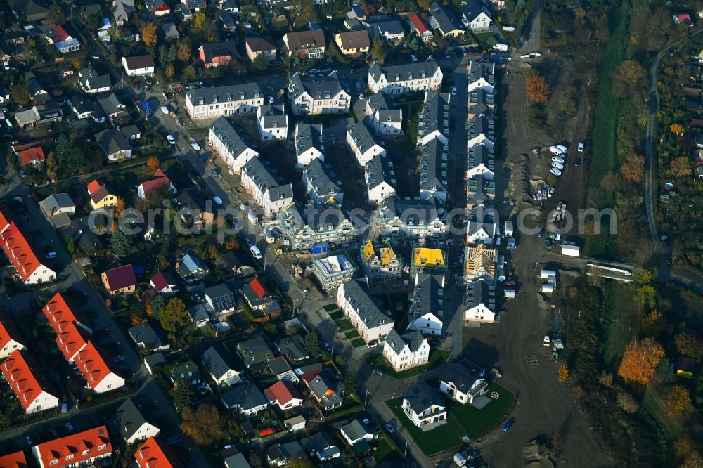 Aerial image Berlin - Construction sites for new construction residential area of detached housing estate Moewenweg - Gruene Aue in the district Biesdorf in Berlin, Germany