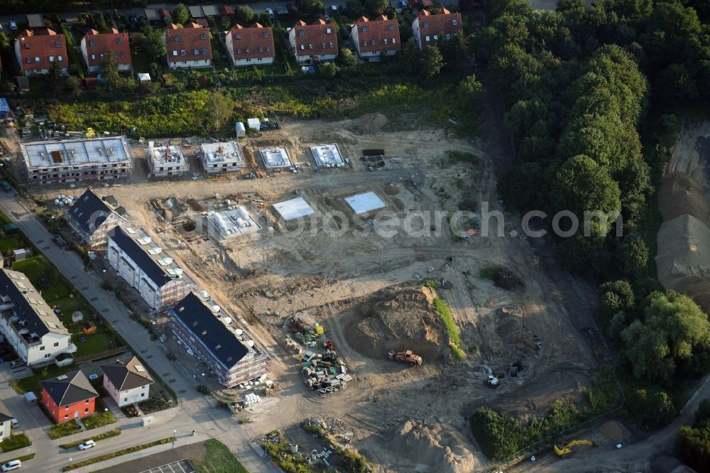 Aerial image Berlin - Construction sites for new construction residential area of detached housing estate at Theodorstreet at Theordorpark in the district Mahlsdorf in Berlin. Building-ower is the company Bonava