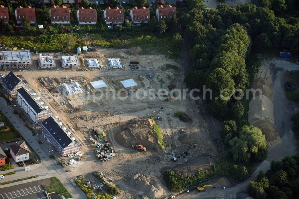 Aerial photograph Berlin - Construction sites for new construction residential area of detached housing estate at Theodorstreet at Theordorpark in the district Mahlsdorf in Berlin. Building-ower is the company Bonava