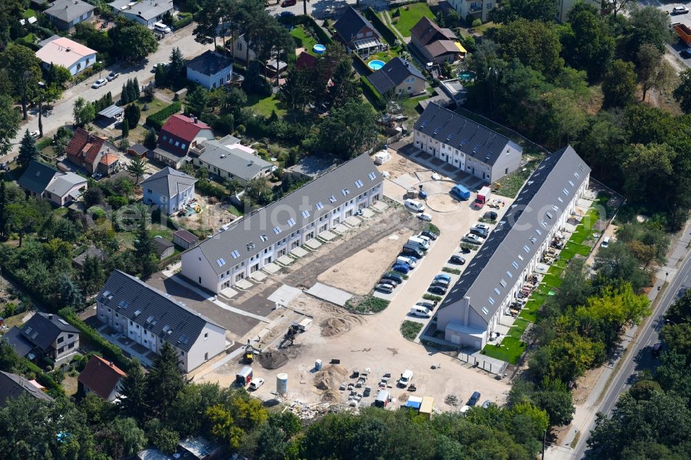 Aerial image Berlin - Construction sites for new construction residential area of detached housing estate on Hultschiner Damm in the district Mahlsdorf in Berlin, Germany