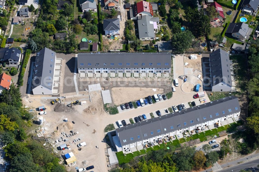 Aerial photograph Berlin - Construction sites for new construction residential area of detached housing estate on Hultschiner Damm in the district Mahlsdorf in Berlin, Germany