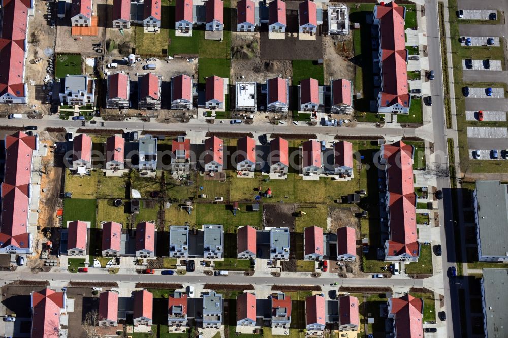 Aerial image Berlin - Construction sites for new construction residential area of detached housing estate Regener Strasse - Viehtacher Strasse in the district Karlshorst in Berlin