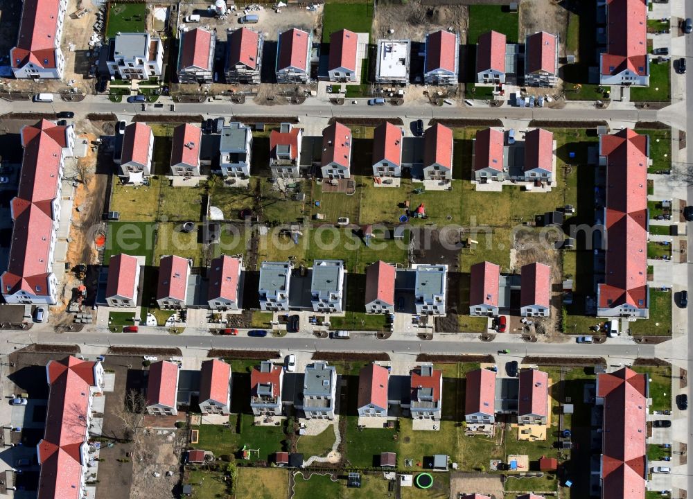 Aerial image Berlin - Construction sites for new construction residential area of detached housing estate Regener Strasse - Viehtacher Strasse in the district Karlshorst in Berlin