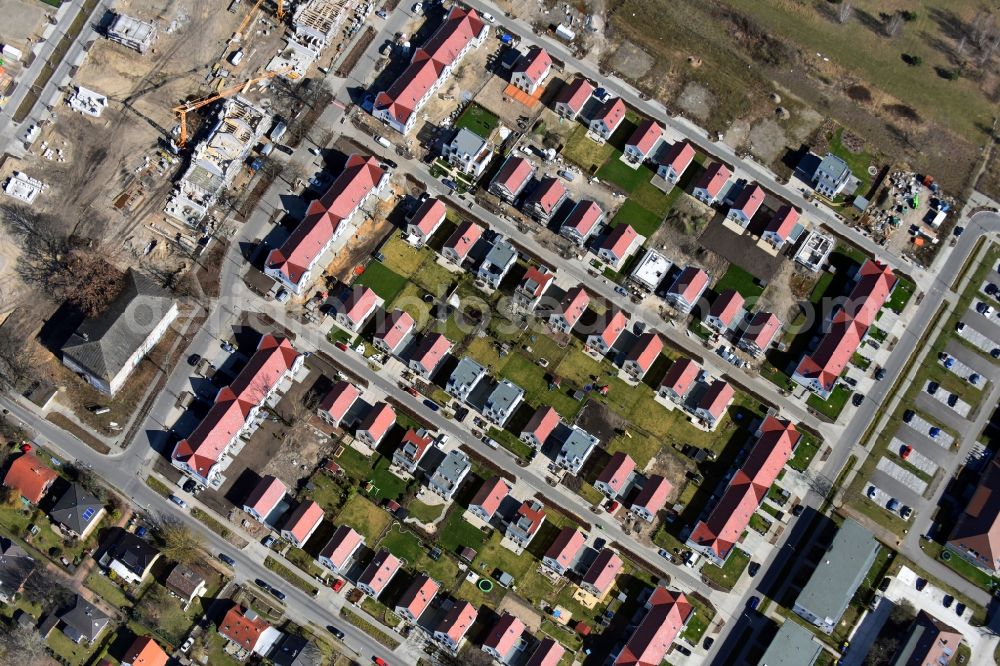 Aerial photograph Berlin - Construction sites for new construction residential area of detached housing estate Regener Strasse - Viehtacher Strasse in the district Karlshorst in Berlin