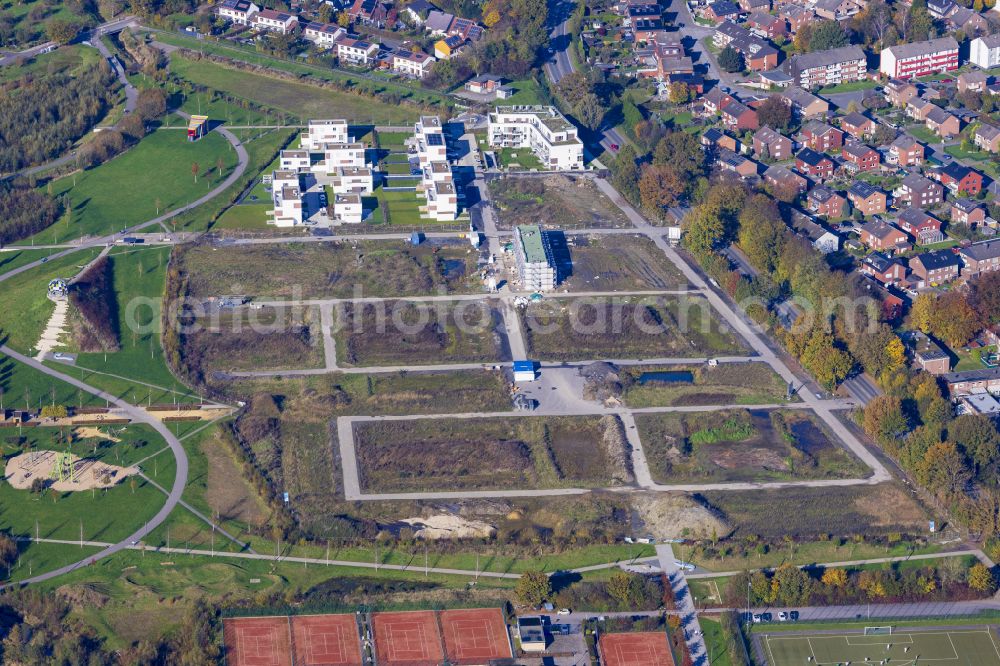 Selm from above - Construction sites for new construction residential area of detached housing estate on street Am Auenpark in Selm in the state North Rhine-Westphalia, Germany