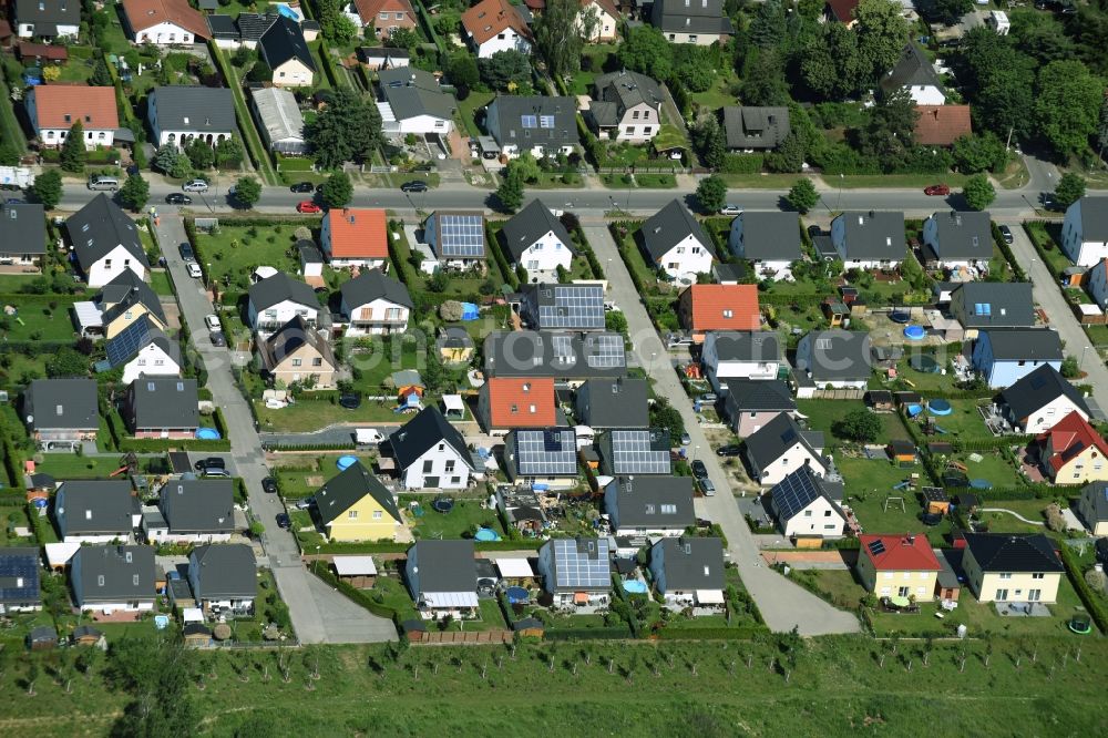 Berlin from the bird's eye view: Construction sites for new construction residential area of detached housing estate Spitzmausweg in Berlin