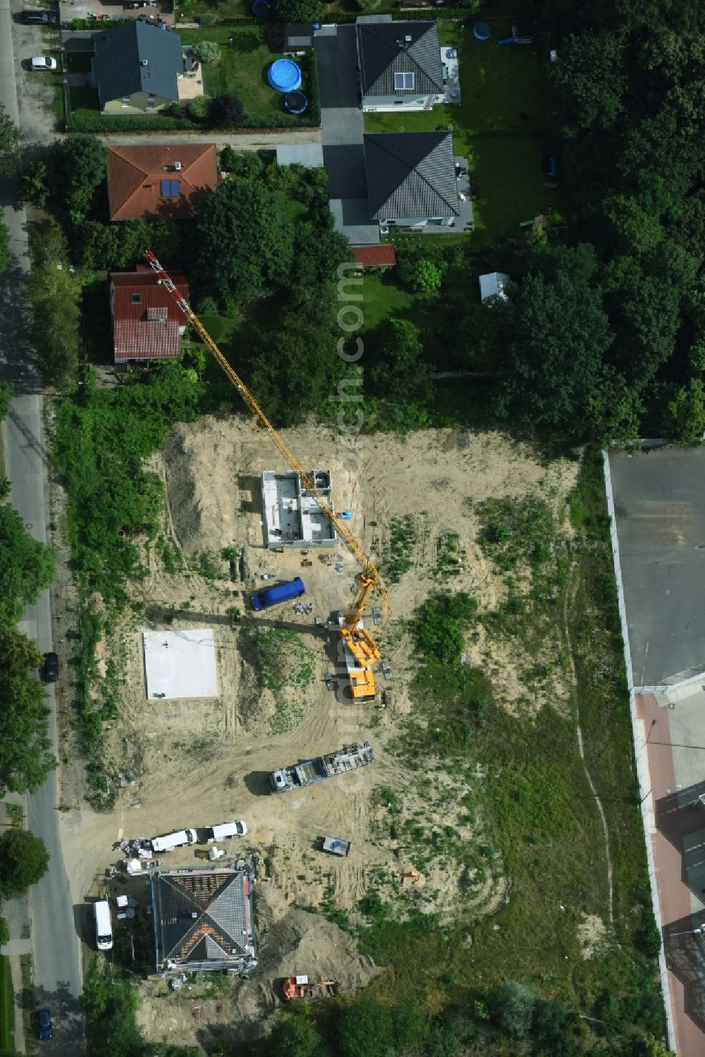 Berlin from above - Construction sites for new construction residential area of detached housing estate an der Neuenhagener Strasse in Mahlsdorf in Berlin