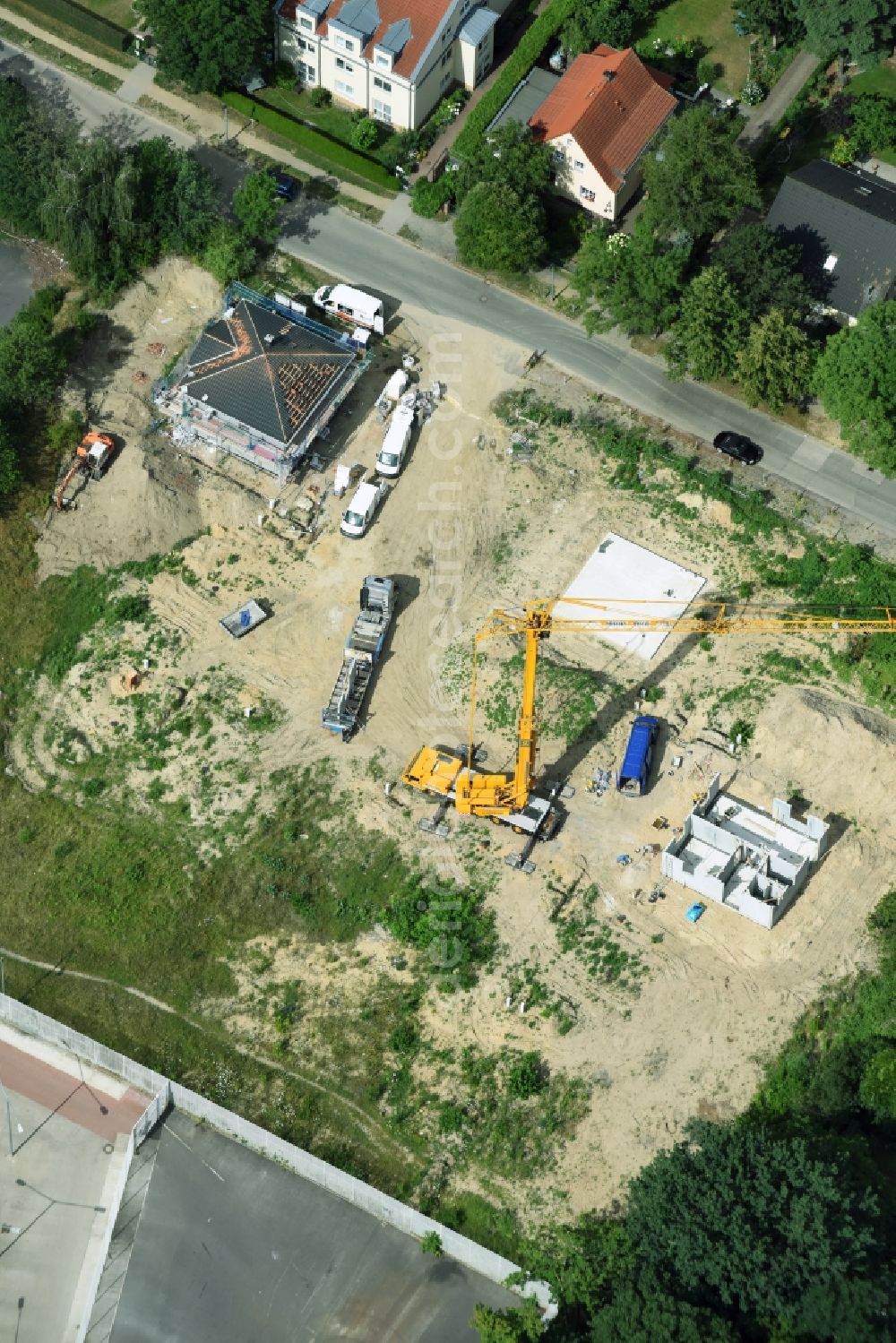 Aerial photograph Berlin - Construction sites for new construction residential area of detached housing estate an der Neuenhagener Strasse in Mahlsdorf in Berlin