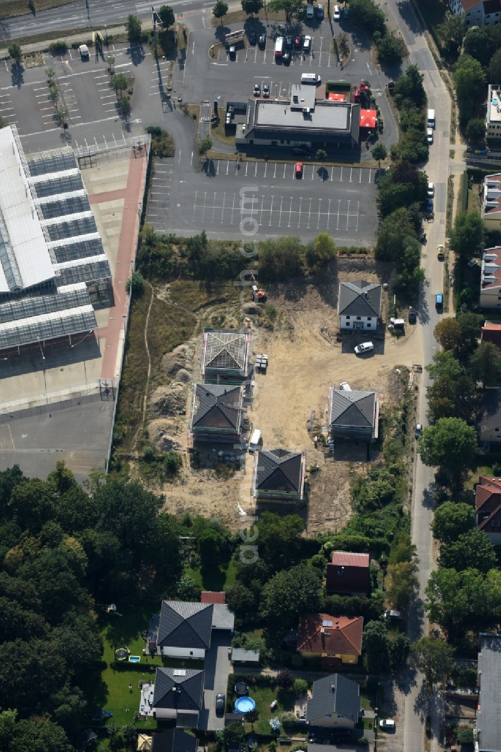 Berlin from above - Construction sites for new construction residential area of detached housing estate an der Neuenhagener Strasse in Mahlsdorf in Berlin