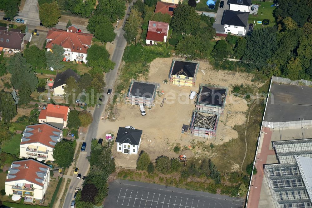 Aerial photograph Berlin - Construction sites for new construction residential area of detached housing estate an der Neuenhagener Strasse in Mahlsdorf in Berlin