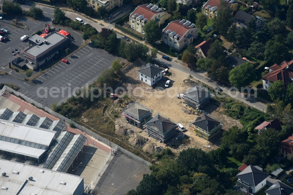 Berlin from the bird's eye view: Construction sites for new construction residential area of detached housing estate an der Neuenhagener Strasse in Mahlsdorf in Berlin