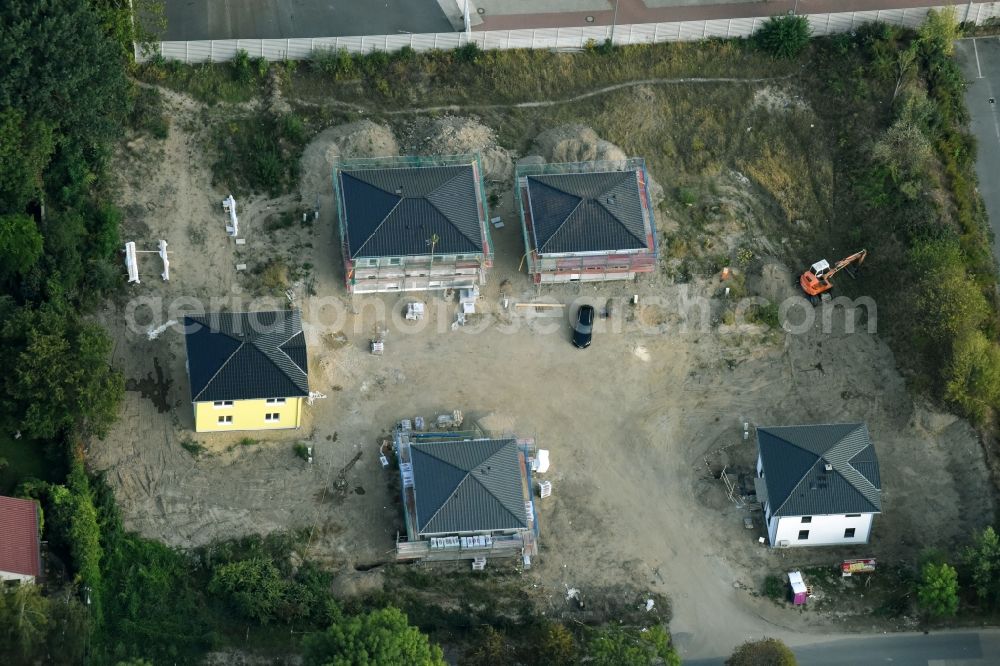 Aerial photograph Berlin - Construction sites for new construction residential area of detached housing estate an der Neuenhagener Strasse in Mahlsdorf in Berlin