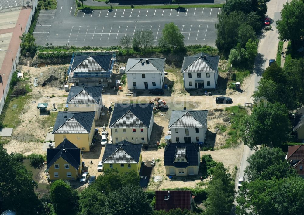 Berlin from above - Construction sites for new construction residential area of detached housing estate an der Neuenhagener Strasse in Mahlsdorf in Berlin