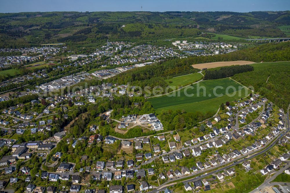 Meschede from above - Construction sites for new construction residential area of detached housing estate Unterm Hasenfeld in Meschede in the state North Rhine-Westphalia, Germany