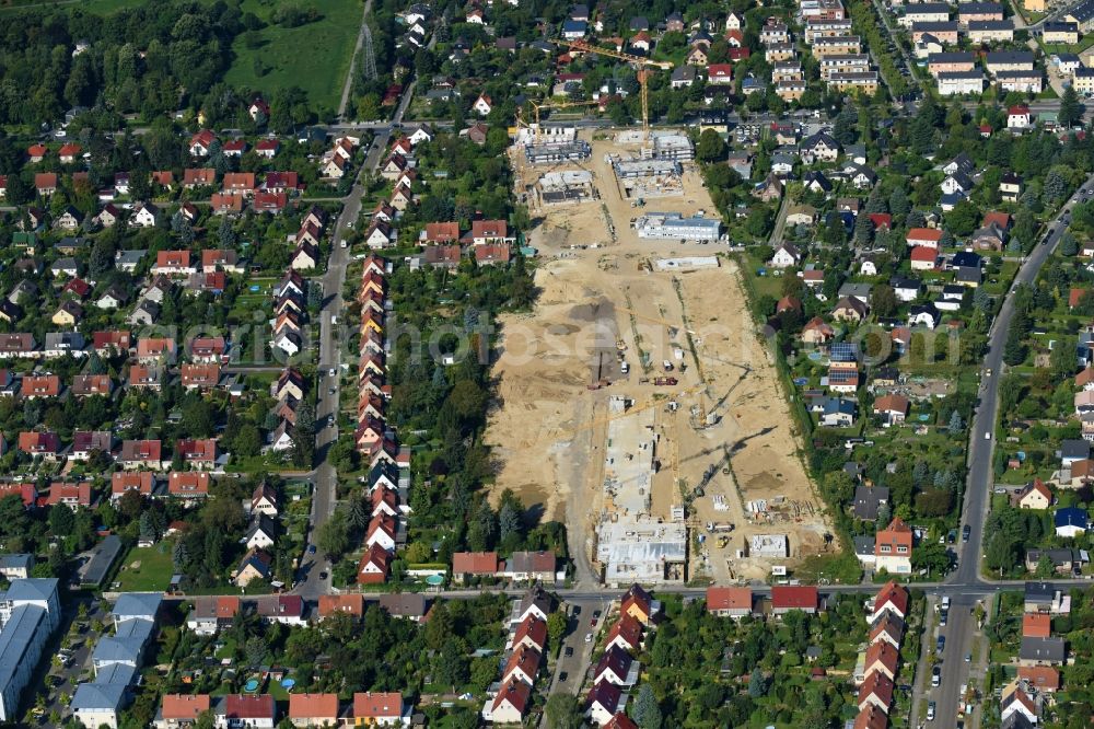 Aerial image Berlin - Construction sites for new construction residential area of detached housing estate Wegedornstrasse - Dankmarsteig - Schoenefelder Chaussee in the district Altglienicke in Berlin, Germany