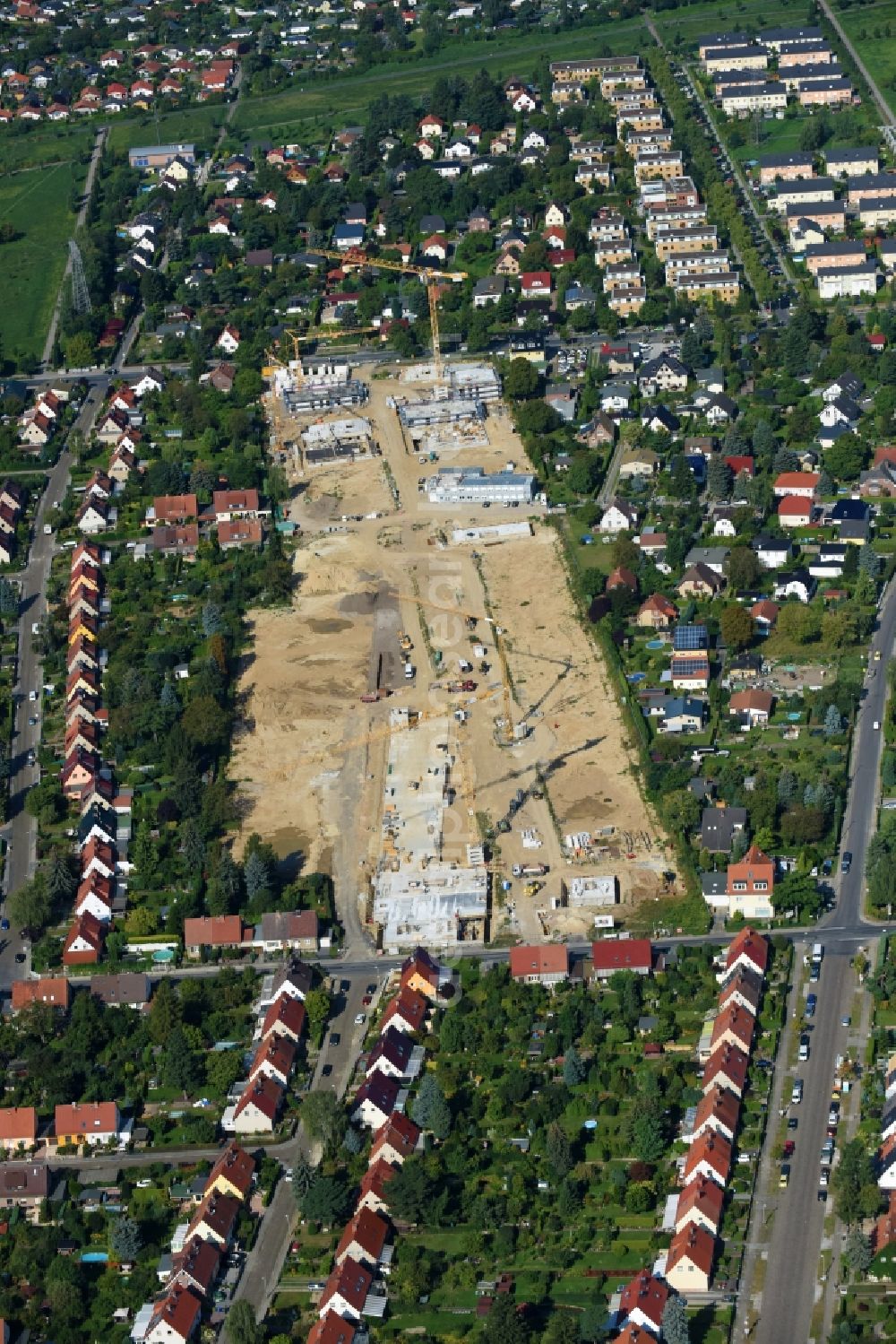 Aerial photograph Berlin - Construction sites for new construction residential area of detached housing estate Wegedornstrasse - Dankmarsteig - Schoenefelder Chaussee in the district Altglienicke in Berlin, Germany