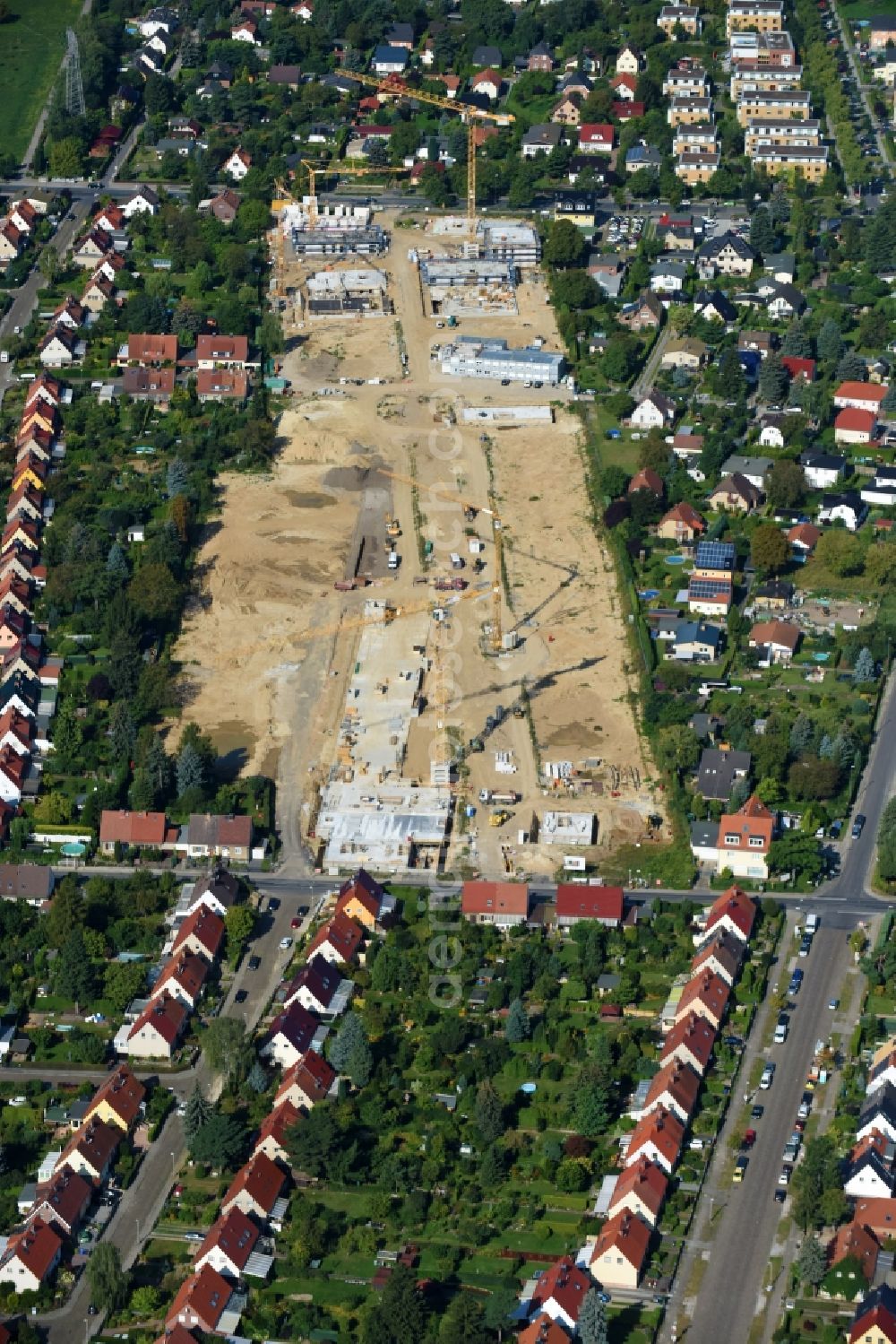 Berlin from above - Construction sites for new construction residential area of detached housing estate Wegedornstrasse - Dankmarsteig - Schoenefelder Chaussee in the district Altglienicke in Berlin, Germany