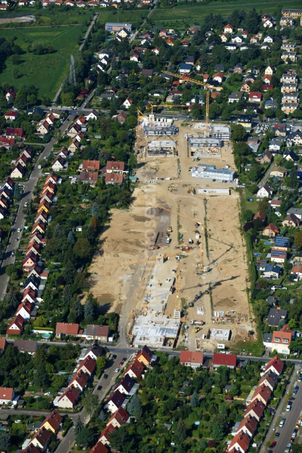 Berlin from the bird's eye view: Construction sites for new construction residential area of detached housing estate Wegedornstrasse - Dankmarsteig - Schoenefelder Chaussee in the district Altglienicke in Berlin, Germany