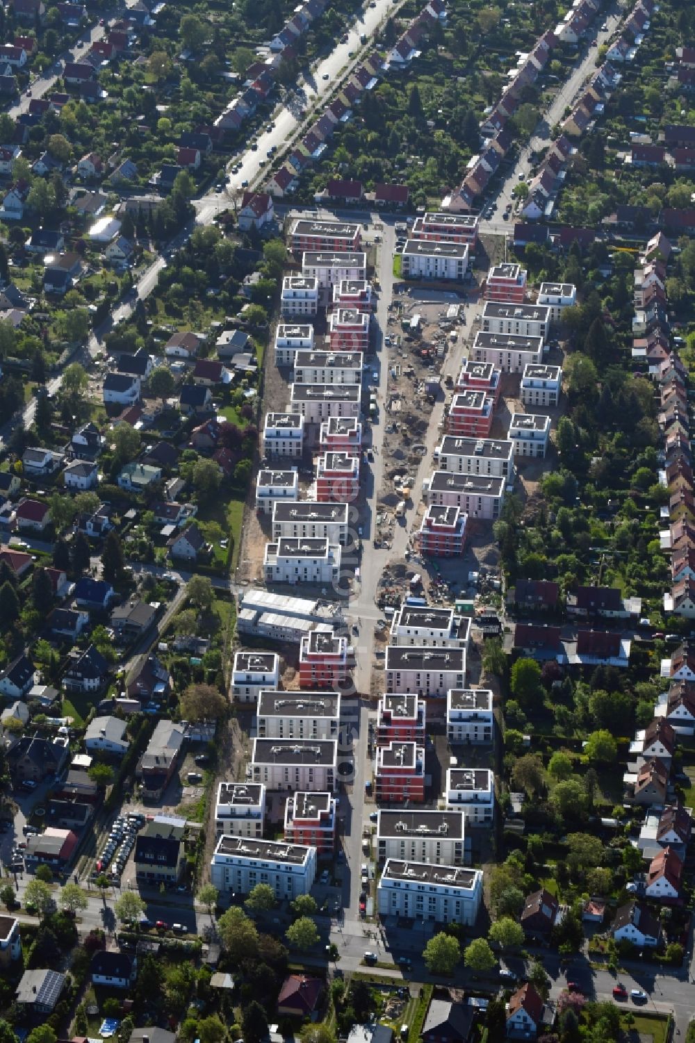 Aerial photograph Berlin - Construction sites for new construction residential area of detached housing estate Wegedornstrasse - Dankmarsteig - Schoenefelder Chaussee in the district Altglienicke in Berlin, Germany