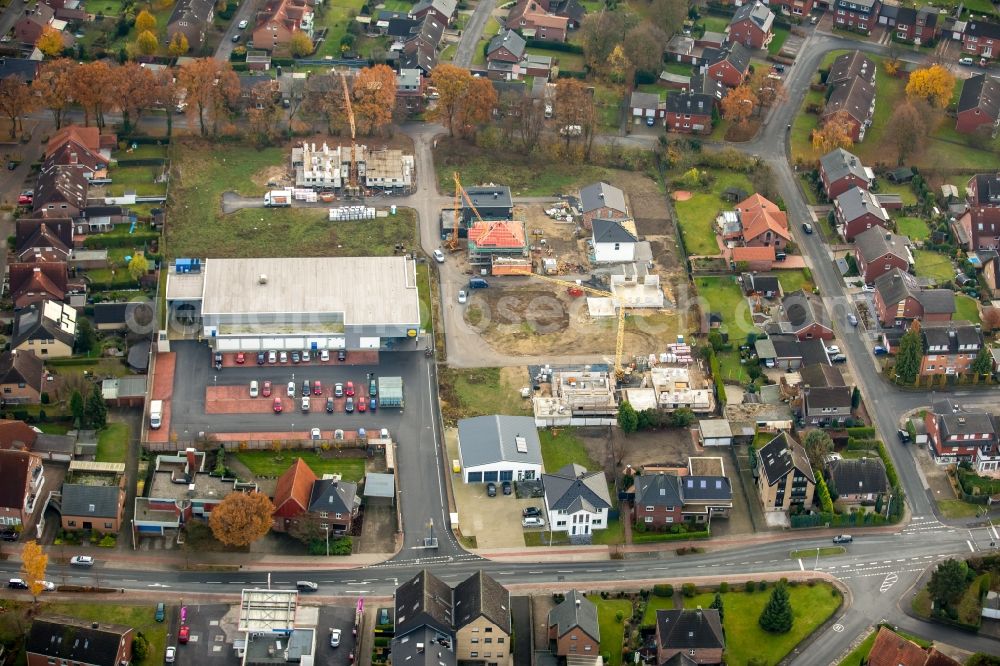 Werne from the bird's eye view: Construction sites for new construction residential area of detached housing estate at the Werner street in the district Stockum in Werne in the state North Rhine-Westphalia