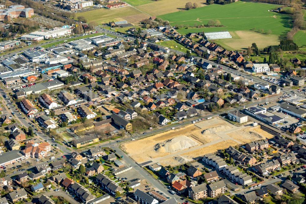 Wesel from above - Construction sites for new construction residential area of detached housing estate on Schepersweg - Quadenweg in Wesel in the state North Rhine-Westphalia, Germany