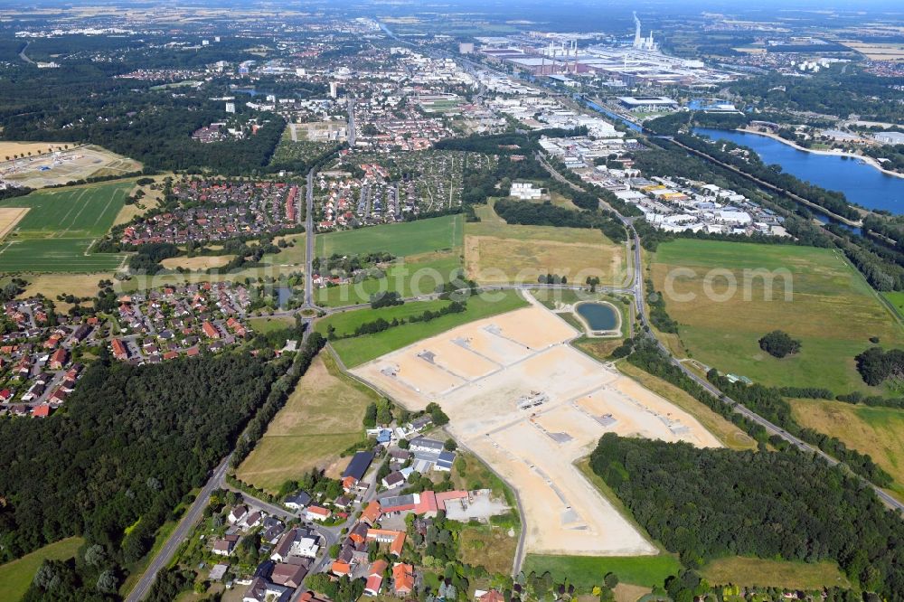 Wolfsburg from the bird's eye view: Construction sites for new construction residential area of detached housing estate Wiesengarten on Dieselstrasse - Kaethe-Paulus-Strasse in Wolfsburg in the state Lower Saxony, Germany