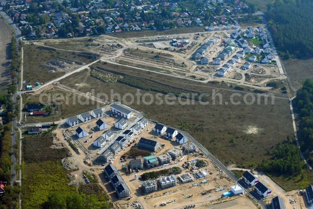 Schulzendorf from above - Construction sites for new construction residential area of detached housing estate Wohnen in Ritterschlag in Schulzendorf in the state Brandenburg, Germany