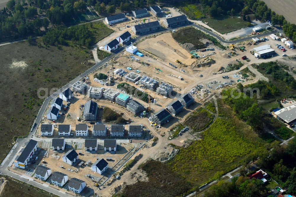 Schulzendorf from the bird's eye view: Construction sites for new construction residential area of detached housing estate Wohnen in Ritterschlag in Schulzendorf in the state Brandenburg, Germany