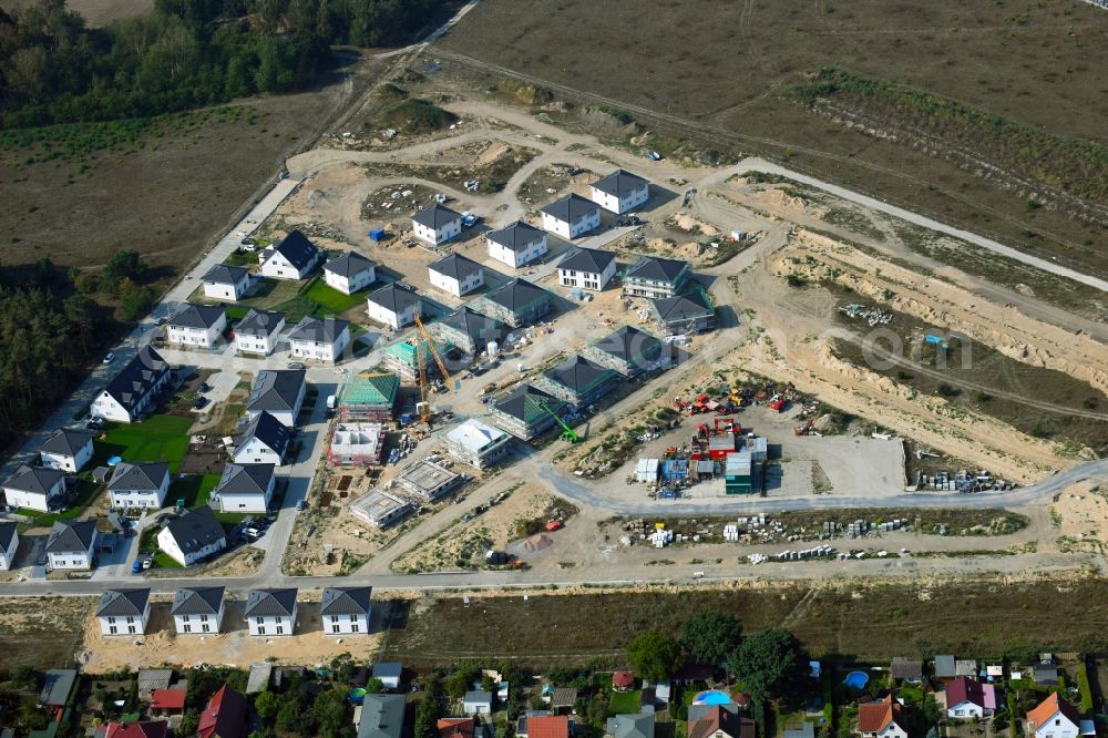 Schulzendorf from the bird's eye view: Construction sites for new construction residential area of detached housing estate Wohnen in Ritterschlag in Schulzendorf in the state Brandenburg, Germany